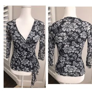 ✨3 for $25✨ White House Black Market Top